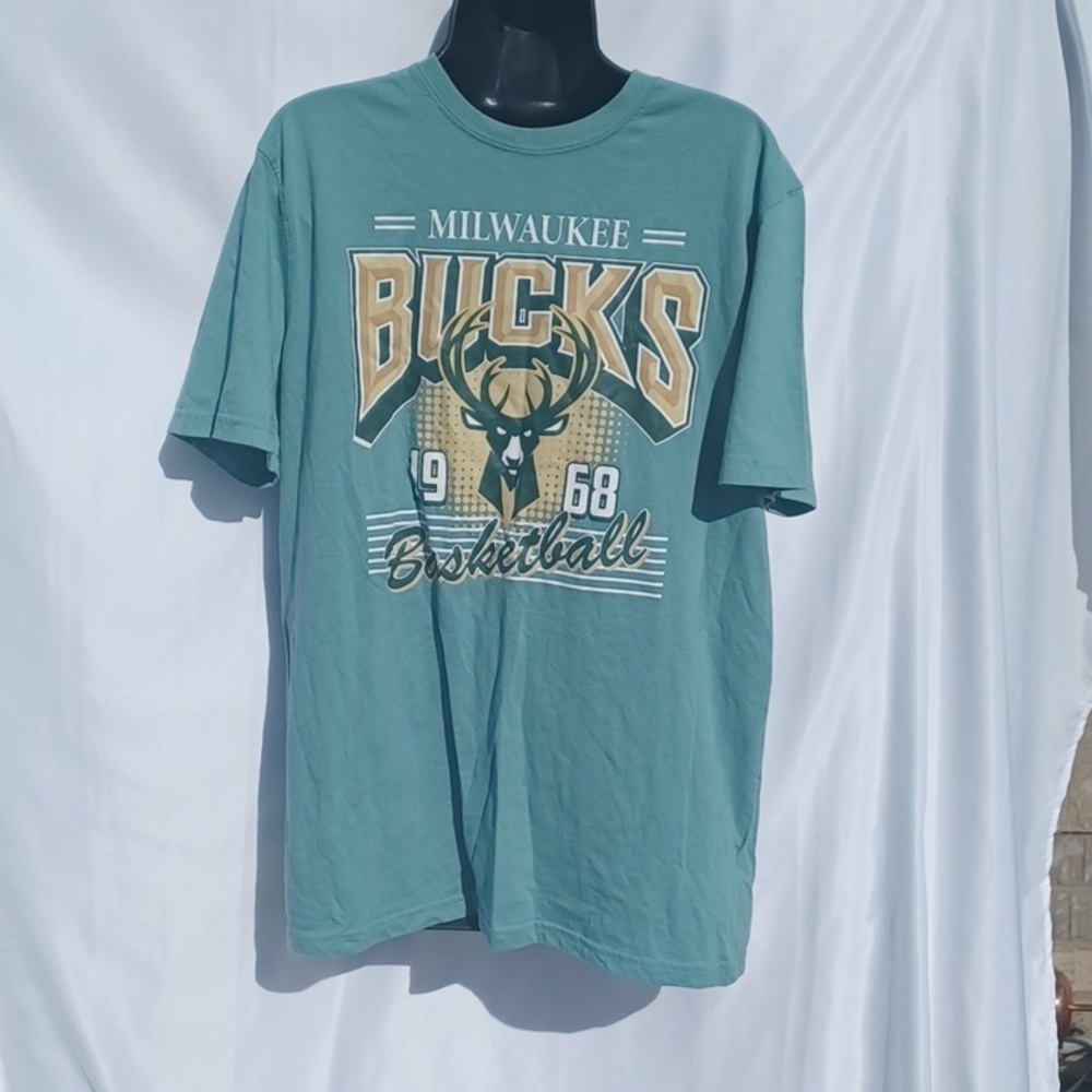 NBA Milwaukee Bucks Basketball T-Shirt, Sz L